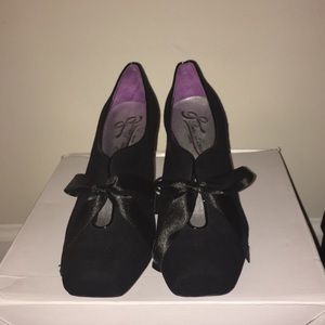 Poetic license heels